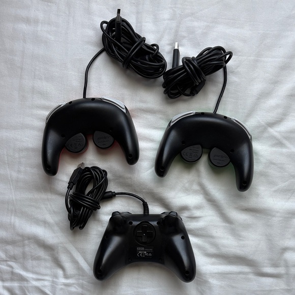 Nintendo Switch Wired Controllers - Mario Red, Luigi Green, Black - Picture 3 of 6